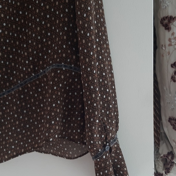 Beautiful vintage button down blouse - Picture 4 of 4